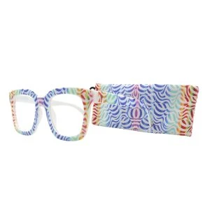 Augenstolz Fertiglesebrille Bonni Cool – eckige Lesebrille mit weißem Rahmen und buntem Wellenmuster, daneben aufgestelltes Etui im passenden bunten Wellenmuster