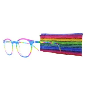 Augenstolz Fertiglesebrille Farbig Universe – runde Lesebrille mit transparentem Rahmen und Bügeln im Regenbogen-Streifenmuster, schräg auf passendem regenbogenfarbenem Etui liegend