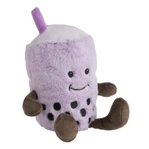 Warmies Bubble Tea – fliederfarbenes flauschiges Plüsch-Wärmekissen in Form eines Bubble-Tea-Bechers mit Gesicht, Strohhalm und schwarzen Perlen, Schrägansicht