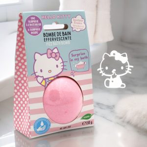 Take Care Hellp Kitty Badebombe im Badezimmer