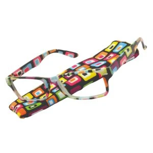 Augenstolz Fertiglesebrille Boxes NeoBlack – eckige Lesebrille mit buntem Quadratemuster, schräg auf dem Etui mit buntem Quadratemuster liegend