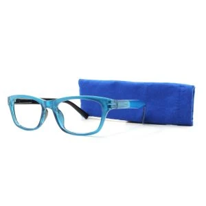 Augenstolz Fertiglesebrille Bright Sky – eckige Lesebrille mit transparent-türkisem Rahmen und schwarzen Bügeln, daneben aufgestelltes blaues Stoffetui