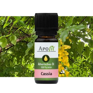 APOfit Ätherisches Öl Cassia – dunkle Glasflasche „Ätherisches Öl 100% rein Cassia" vor Blättern mit gelben Blüten