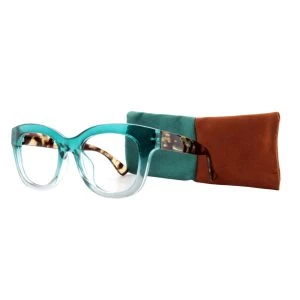 Augenstolz Fertiglesebrille Delega Tuu – Cat-Eye-Lesebrille mit türkis-braunem Rahmen, daneben aufgestelltes zweifarbiges türkis-braunes Etui