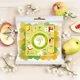 NATURFEH Fruchtgummi auf Joghurtschaum mit Blüten und Früchten im Hintergrund