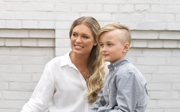 Blomdahl Medizinischer Schmuck - Visual Mutter mit Sohn